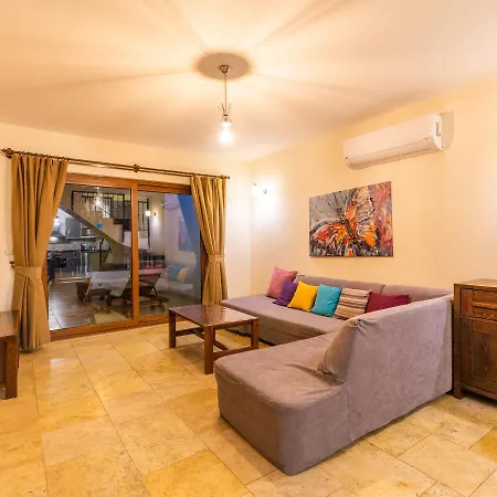 Talia Apartment *